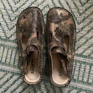 Alegria Slip On Buckle Shoes Bronze Black Leather 40 VGUC Comfort